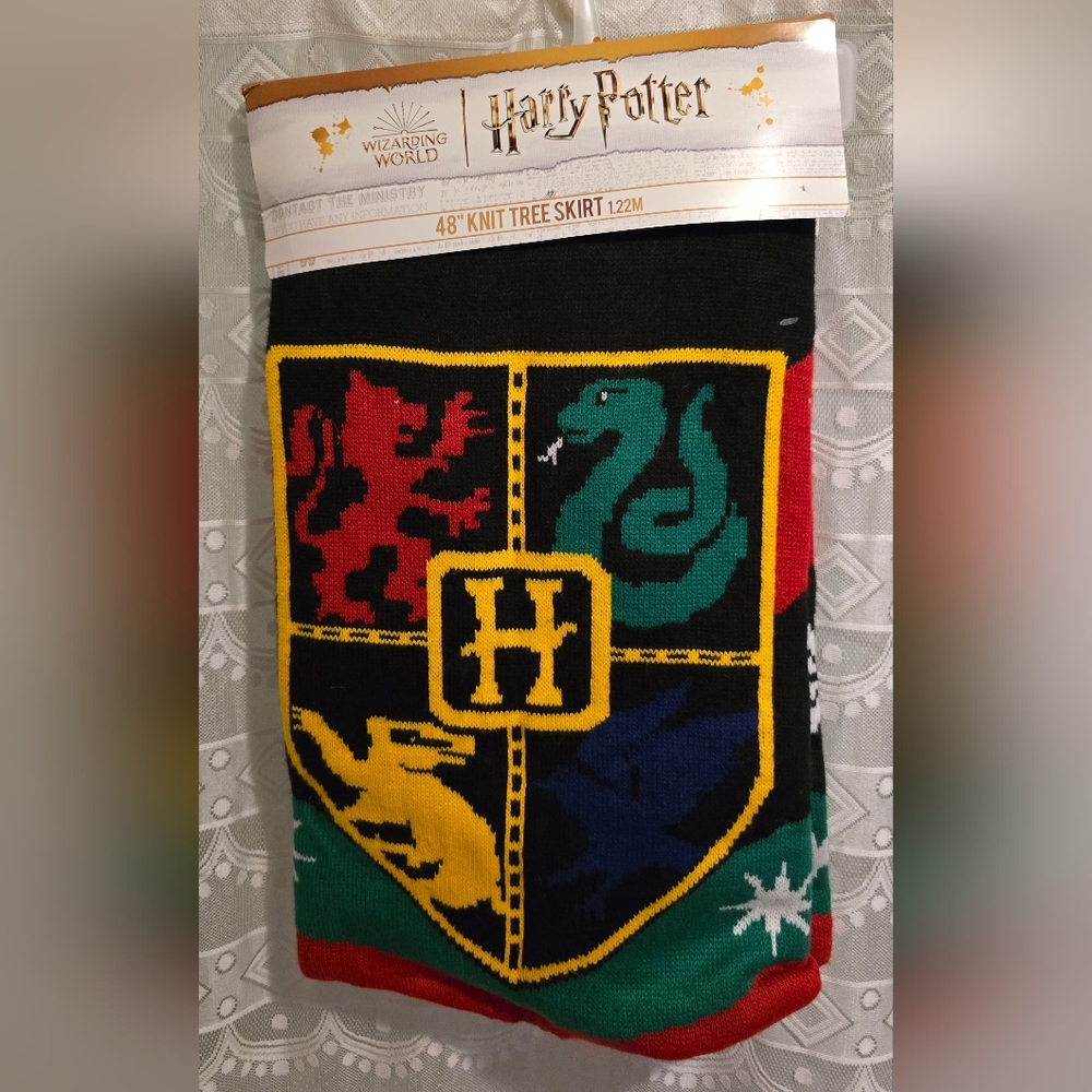 Harry Potter 48" Knit Christmas Tre3 Skirt NWT Wizarding World RUZ Black Red